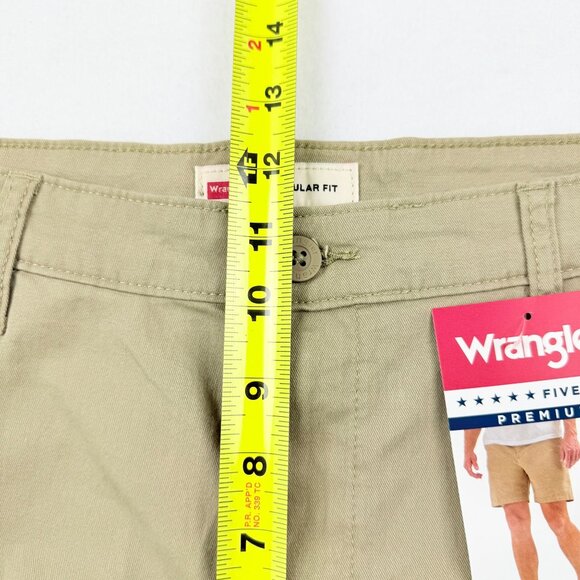 Wrangler Men's Five Star Premium Stretch Regular Fit Tan Shorts Size 32x7 NWT - Picture 9 of 11